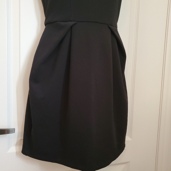 🎈2/$50 F21 LBD w/ Pearl and Rhinestone Collar - Picture 6 of 10